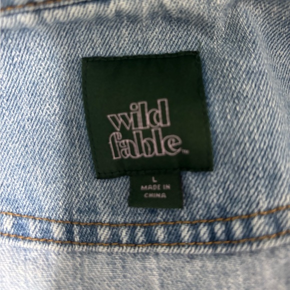 Wild Fable Light Washed Distressed Denim Jacket Cropped Fit Women’s Size Large - Picture 3 of 9